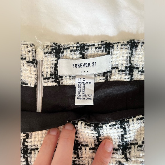 Black and white checkered Forever 21 Skort - Picture 5 of 6